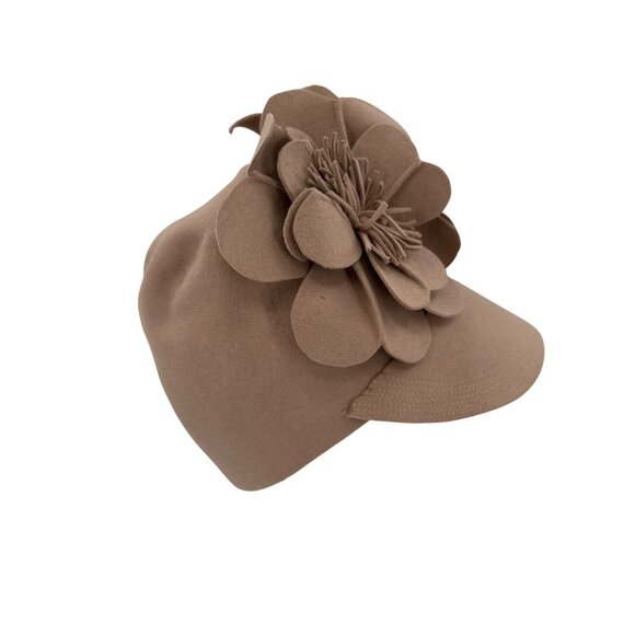 Womens Tan Cloche Hat With Floral Embellishment 21.25” circumference Pin-up - Picture 3 of 6